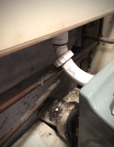 Flush pipe leak