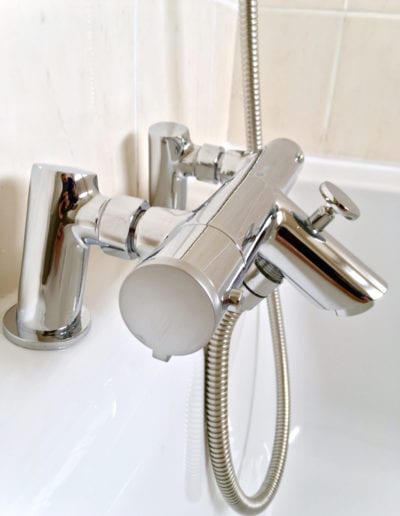 Thermostatic bath:shower mixer
